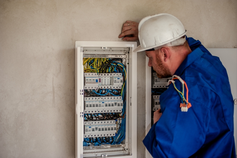 electricite-CABRIS-min_electrician-2755683